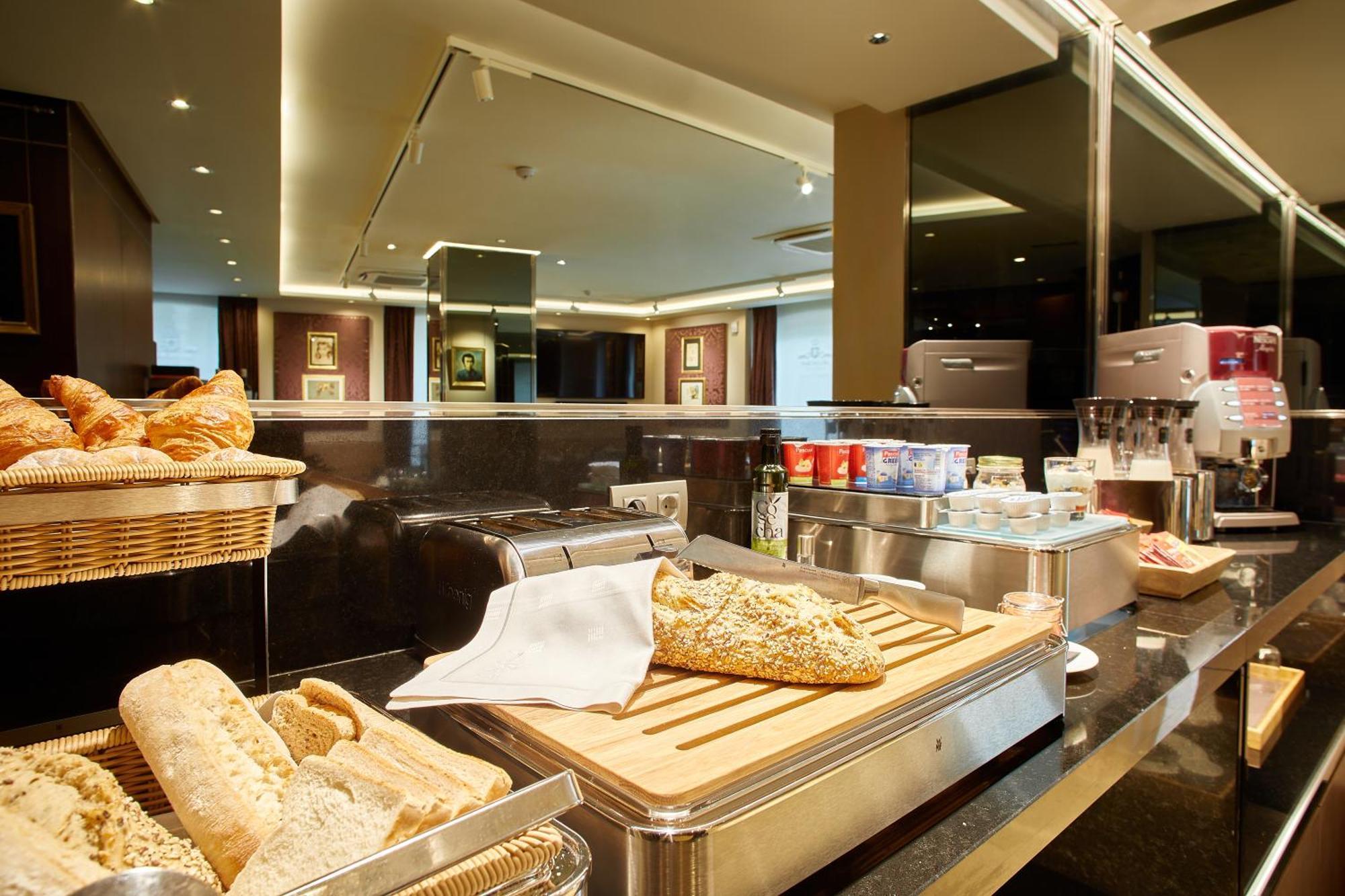 Nexus Valladolid Suites & Hotel Exterior photo